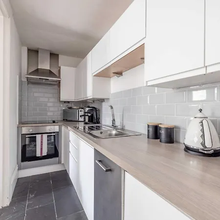 Charming Windsor Retreat, Cozy 1Bed, 1Bath Apartment Exterior photo